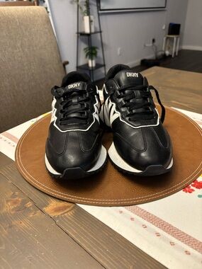 DKNY Men's Black and White Athletic Leather Sneakers